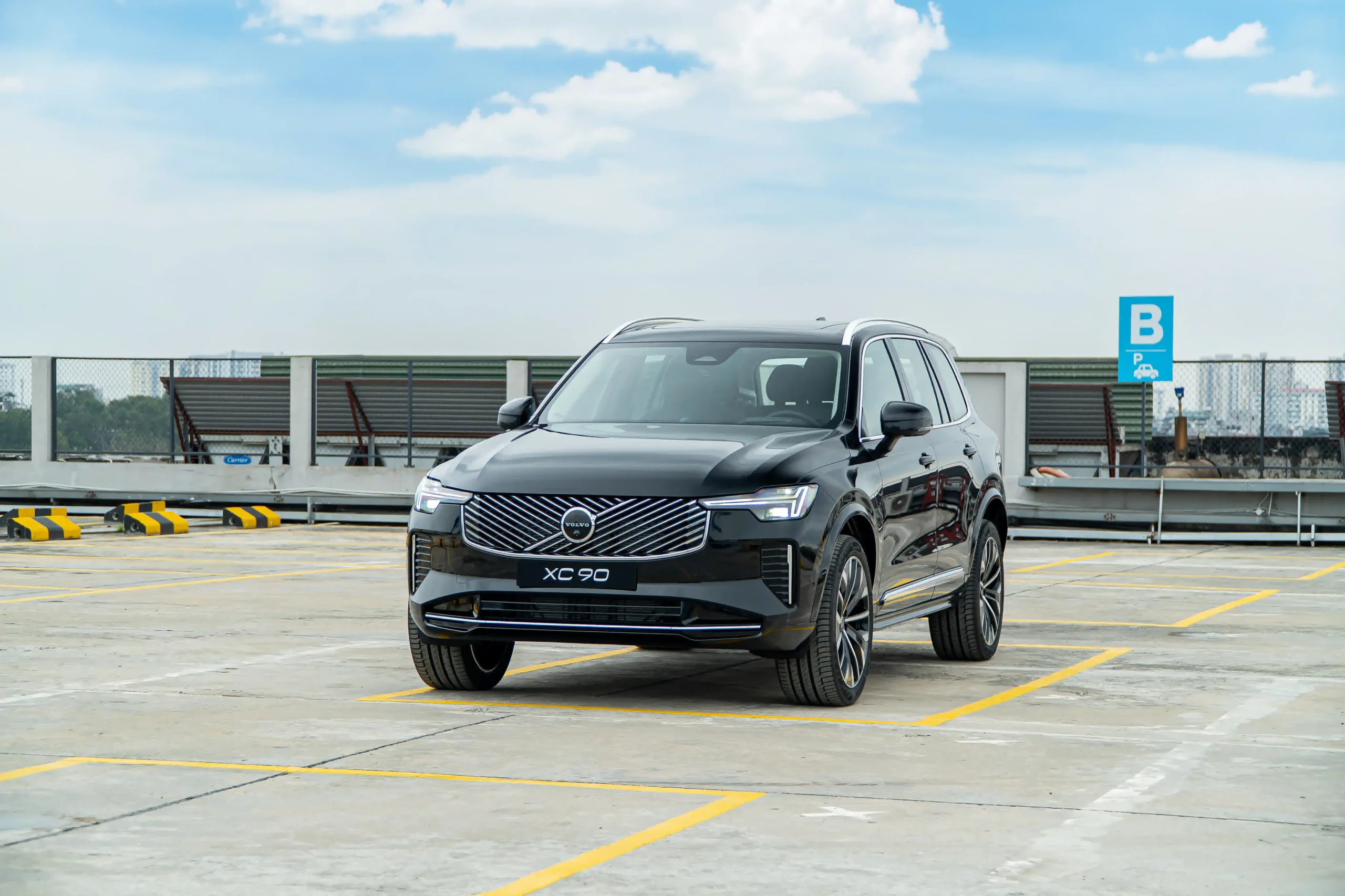 Phần đầu xe Volvo XC90 Ultra 2026