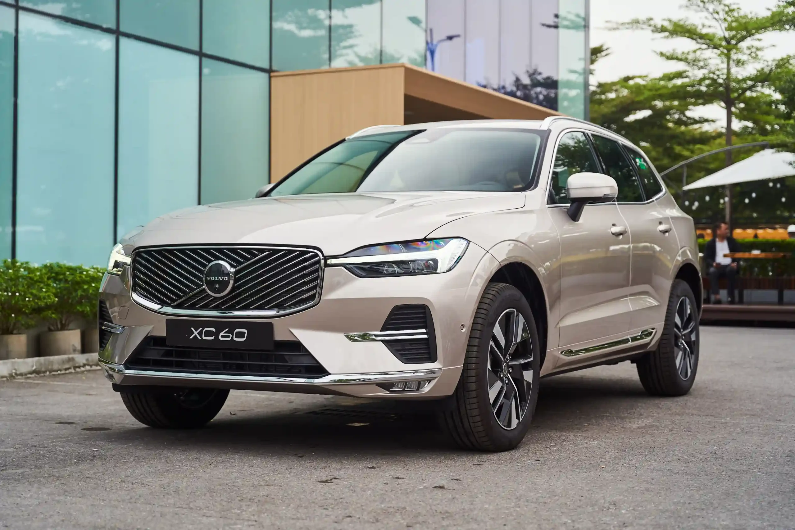 Volvo XC60 màu vàng đồng 