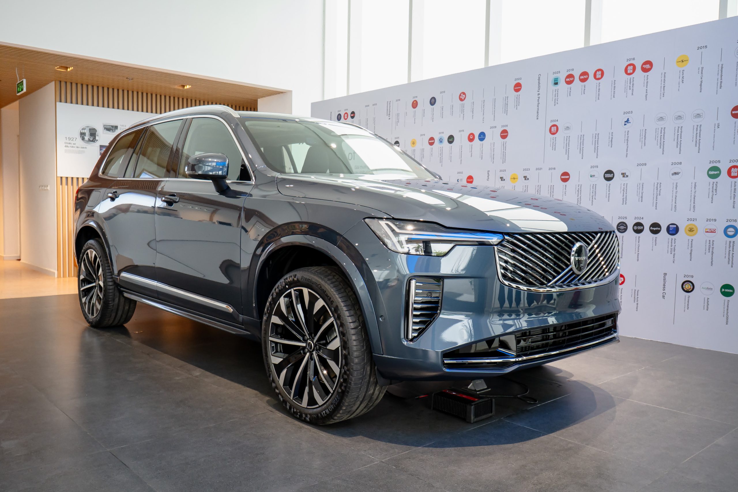 Volvo XC90 2026 - màu xanh