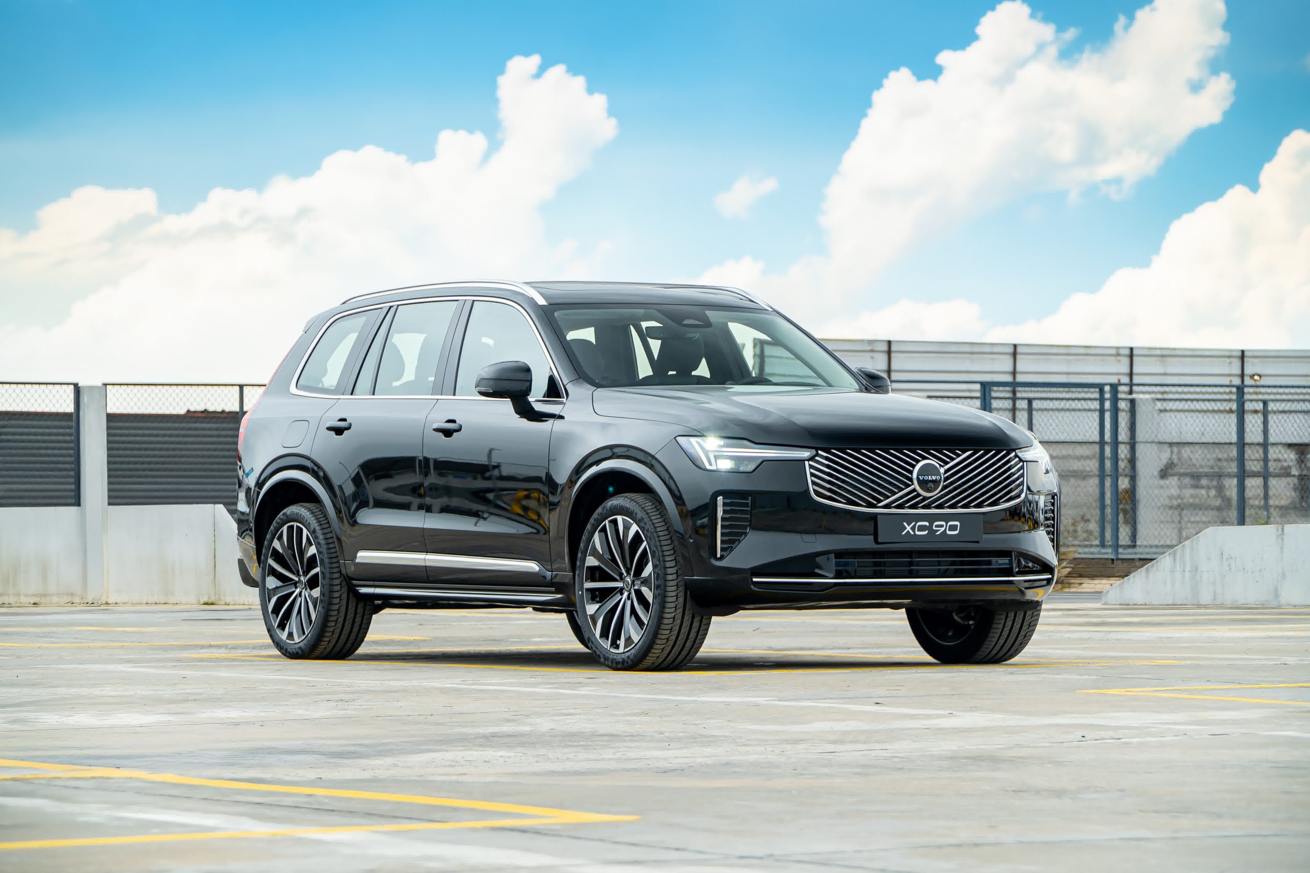 Volvo XC90 2026 - màu đen